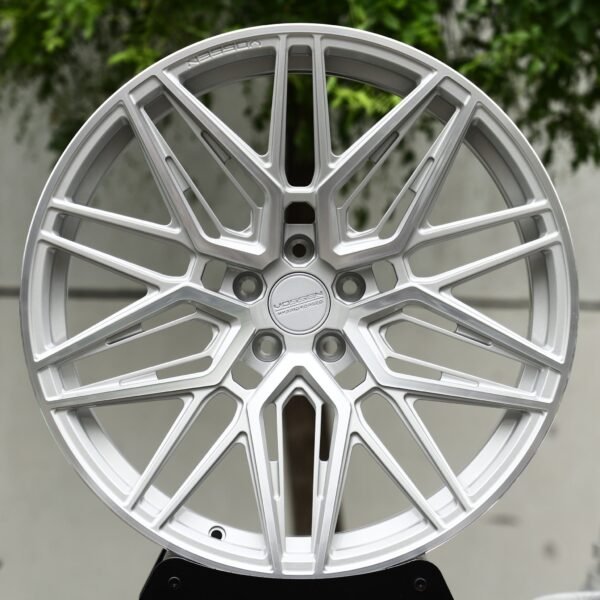 Kia Stinger wheels – Bright Silver Y-Spoke Mesh (Vossen-Style), front view