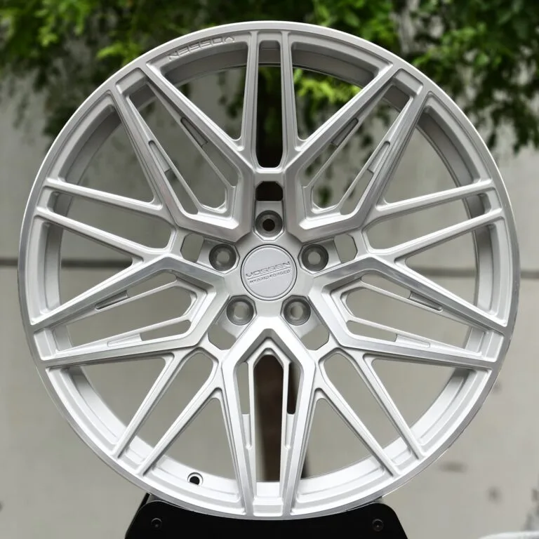 Kia Stinger wheels – Bright Silver Y-Spoke Mesh (Vossen-Style), front view