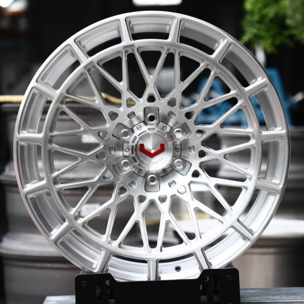 Toyota Land Cruiser wheels – Brushed Silver Fine Mesh Double Ring (Vossen-Style), front view