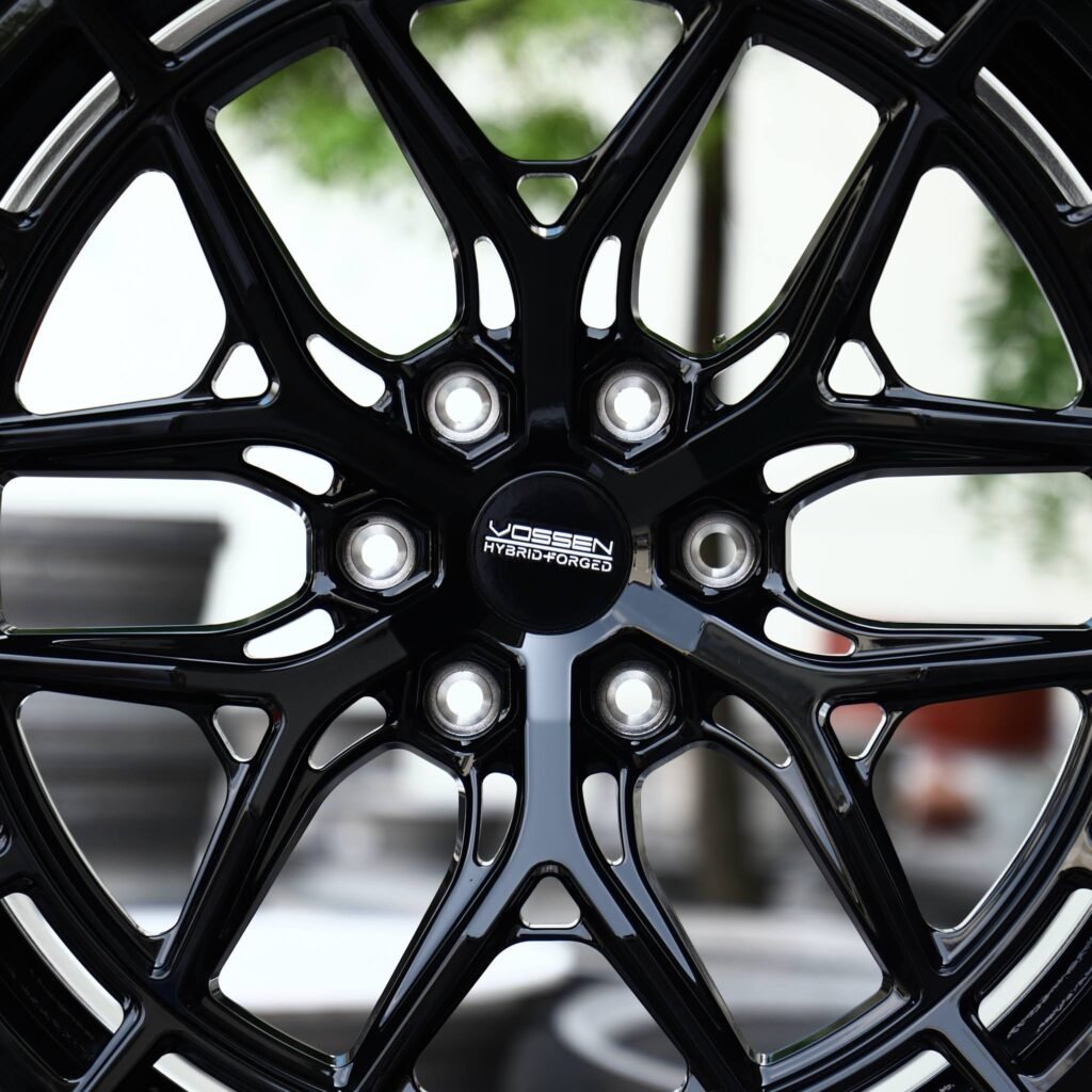 Toyota Tacoma wheels – Gloss Black Mesh Double Ring (Vossen-Style), lip and barrel detail