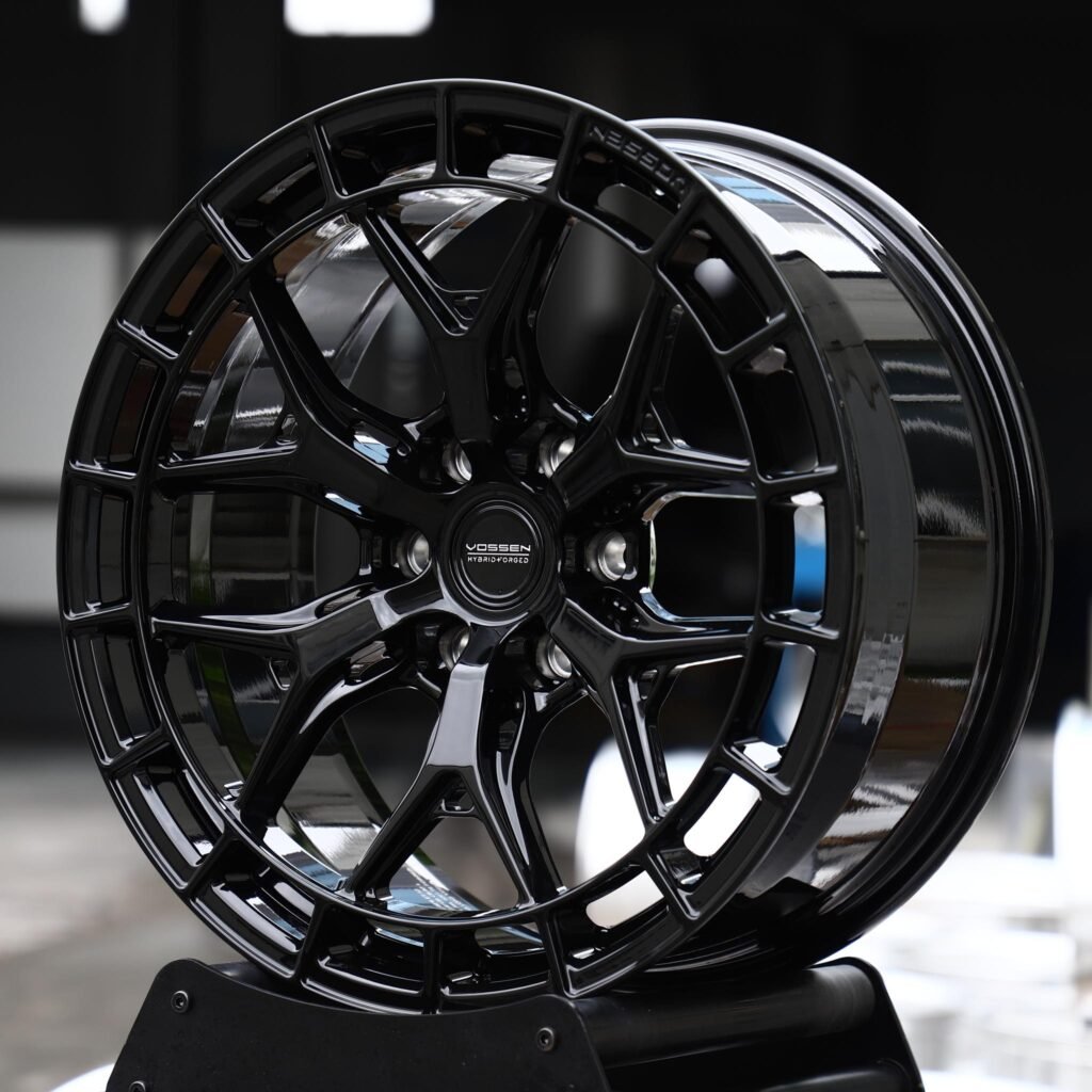 Land Rover Defender wheels – Gloss Black Multi-Spoke (Vossen-Style), angled view