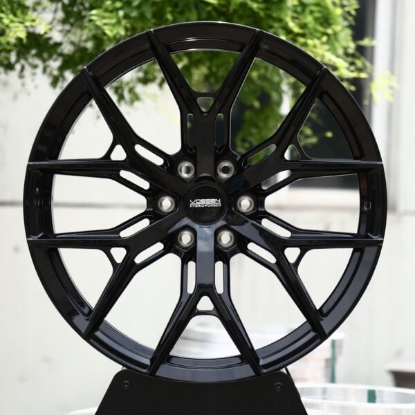 Chevrolet Tahoe wheels – Gloss Black Split-Spoke (Vossen-Style), front view