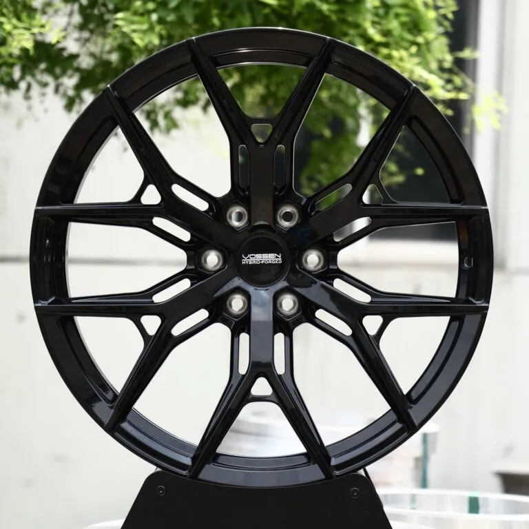 Vossen-Style Gloss Black Split-Spoke Off-Road Forged Wheels – Chevrolet Tahoe / GMC Yukon, front view