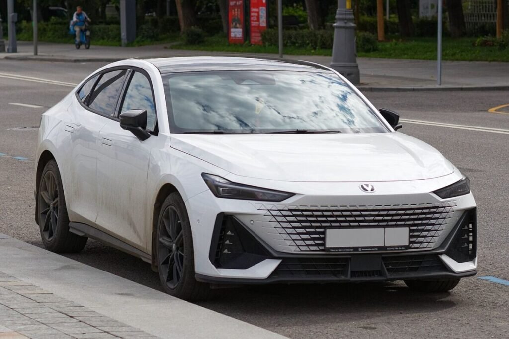 Вылет дисков Changan UNI-V: лифтбек в Москве на заводских дисках R19