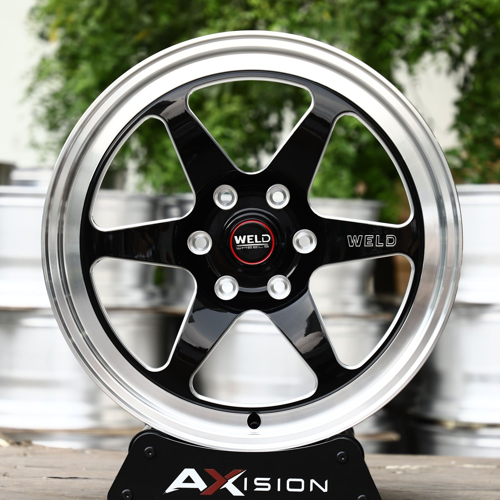 Chevrolet Silverado wheels – Black Machined 6-Spoke Polished Lip (Weld Racing-Style), front view