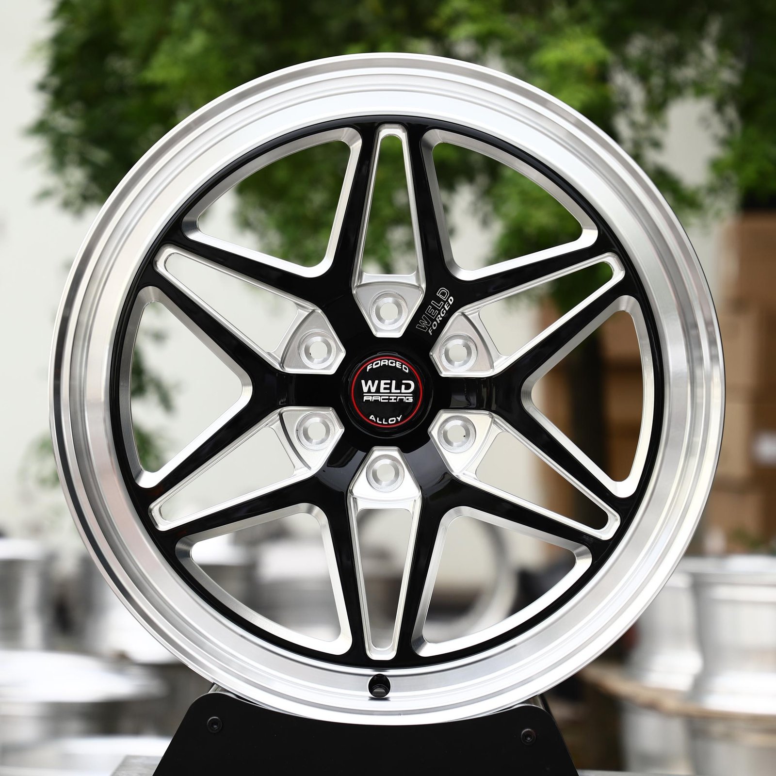 Chevrolet Silverado 1500 wheels – Gloss Black Milled Split-Spoke Star Polished Lip (Weld Racing-Style), front view