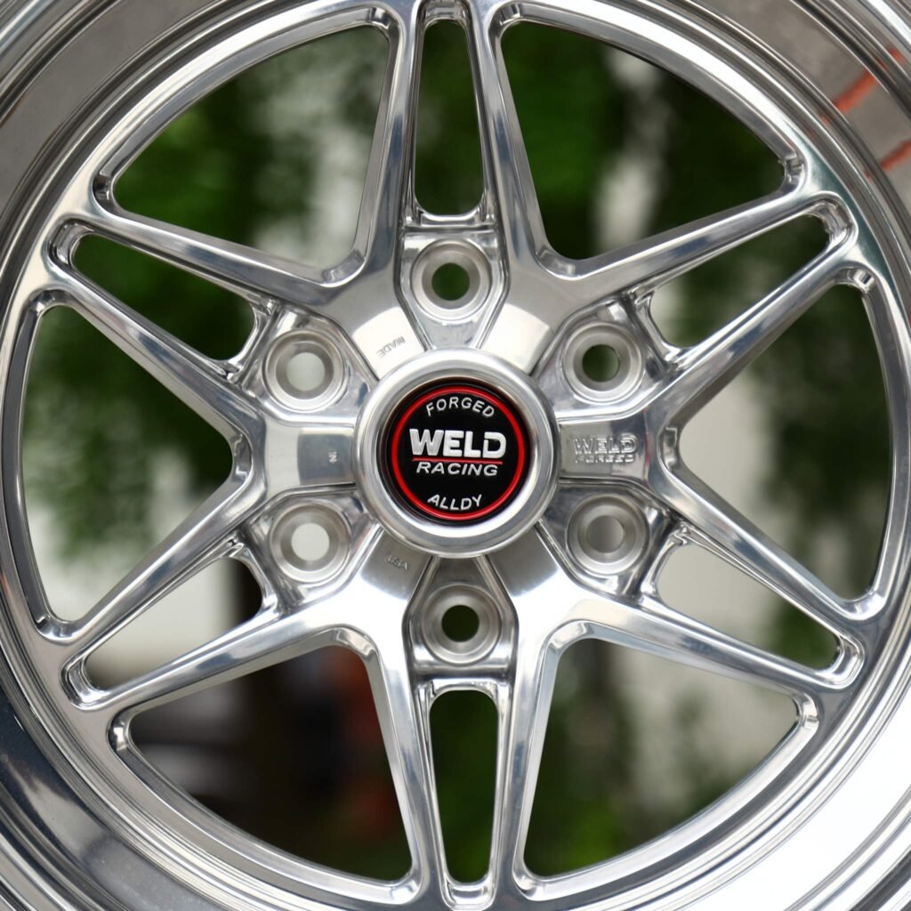 Chevrolet Silverado 1500 wheels – Polished Deep Lip Star 6-Spoke (Weld Racing-Style), lip and barrel detail