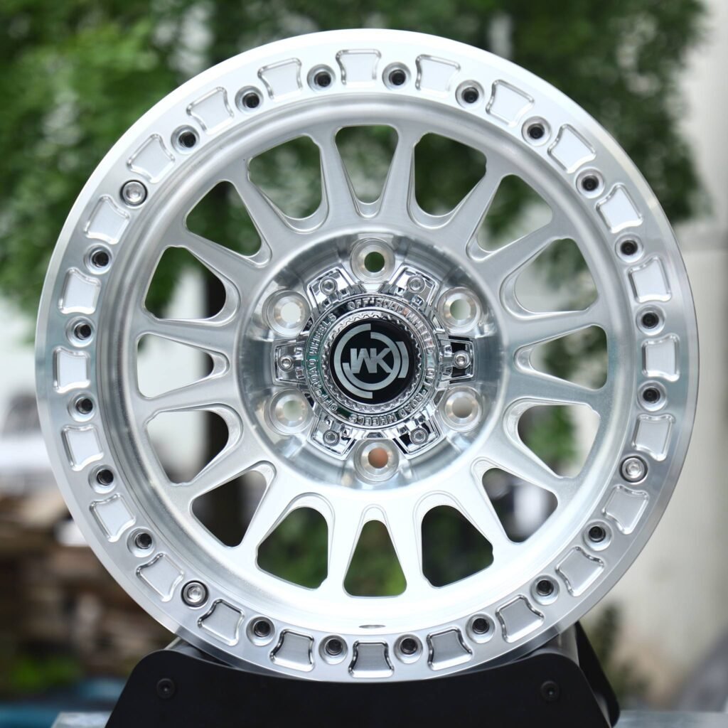 6x139.7 wheels – Polished 18-Spoke Bolted Ring Chrome Cap Beadlock (WK-Style), side view