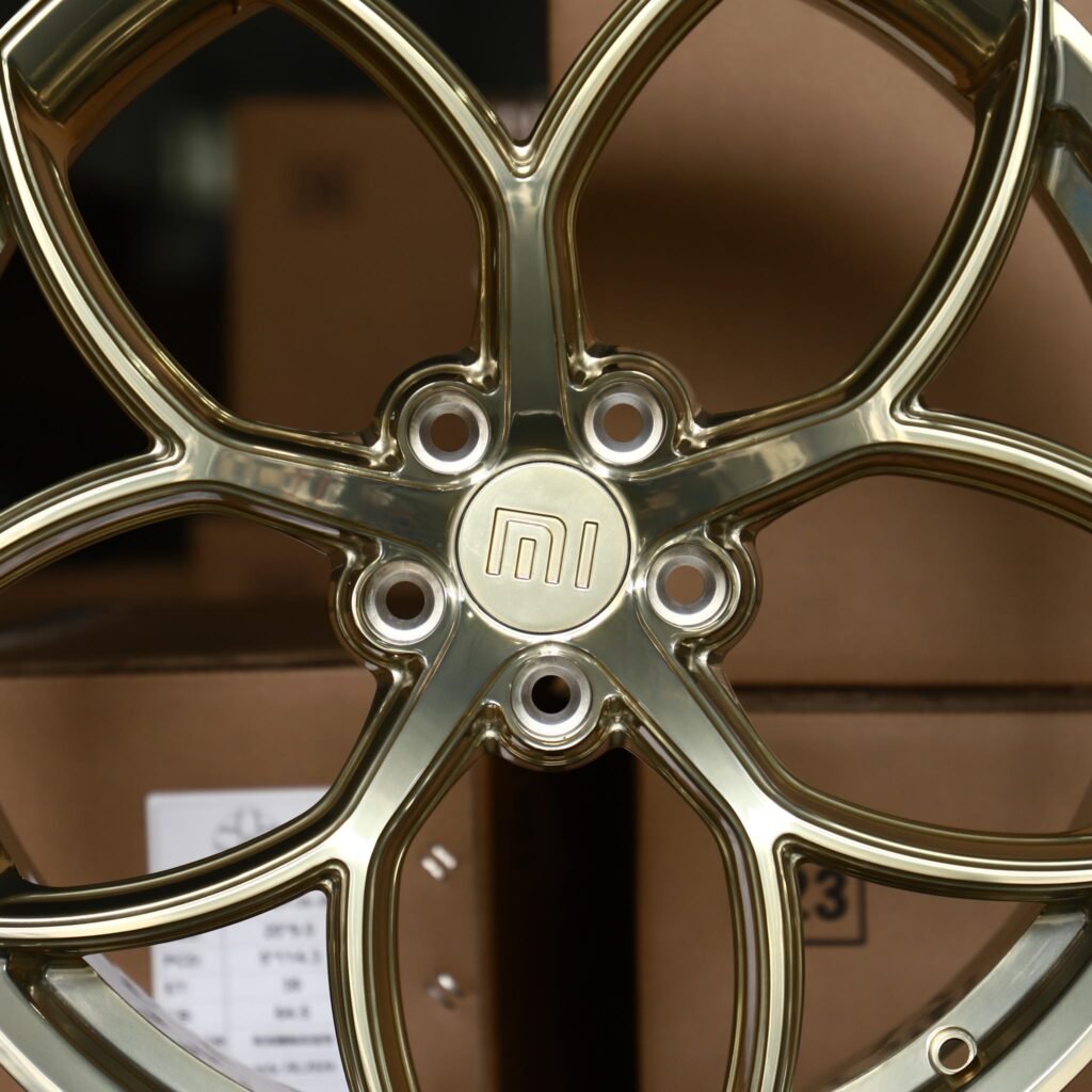 Xiaomi SU7 wheels – Champagne Gold Brushed 5-Petal (Xiaomi OEM-Style), lip and barrel detail