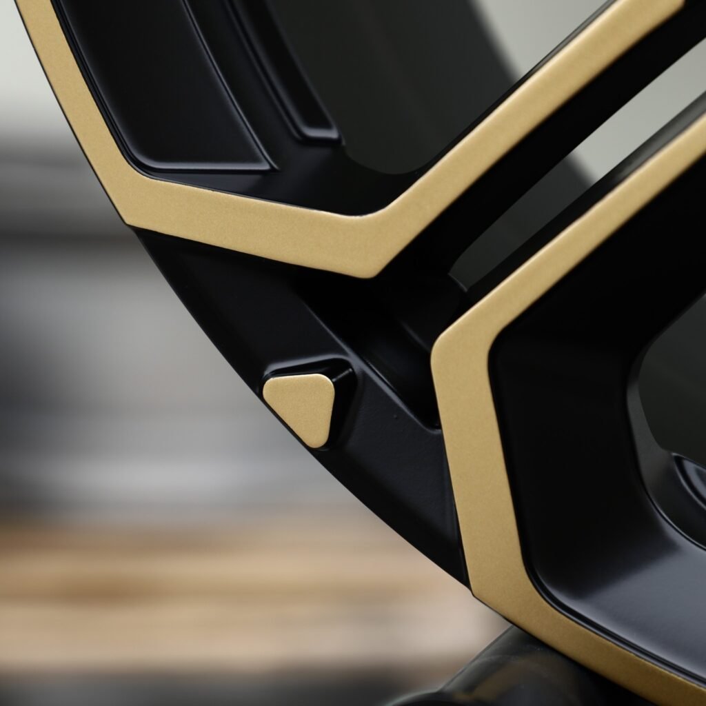 Xiaomi SU7 wheels – Satin Black / Gold 5-Spoke Blade (Xiaomi OEM-Style), lip and barrel detail