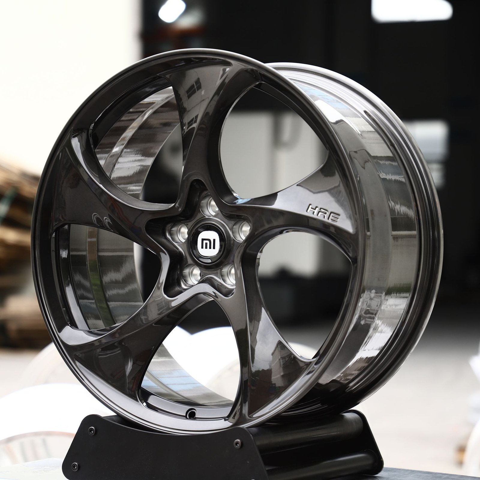 Xiaomi SU7 wheels – Transparent Black Brushed 5-Spoke Swirl (Xiaomi OEM-Style), front view