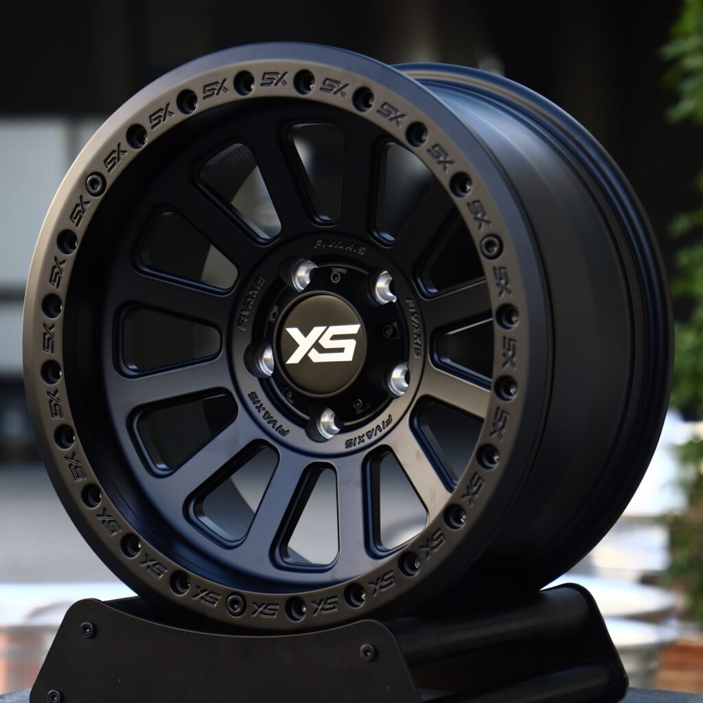 Land Rover Defender wheels – Matte Black 14-Spoke Bolted Ring Beadlock (XS-Style), angled view