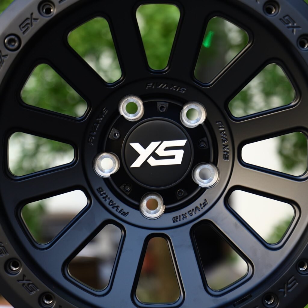 Jeep Gladiator wheels – Matte Black 14-Spoke Bolted Ring Beadlock (XS-Style), lip and barrel detail