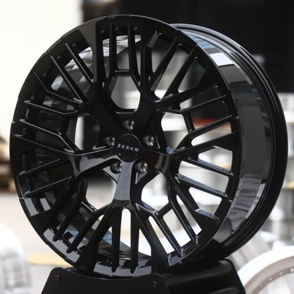 Zeekr 001 wheels – Gloss Black Y-Spoke Mesh (Zeekr OEM-Style), front view